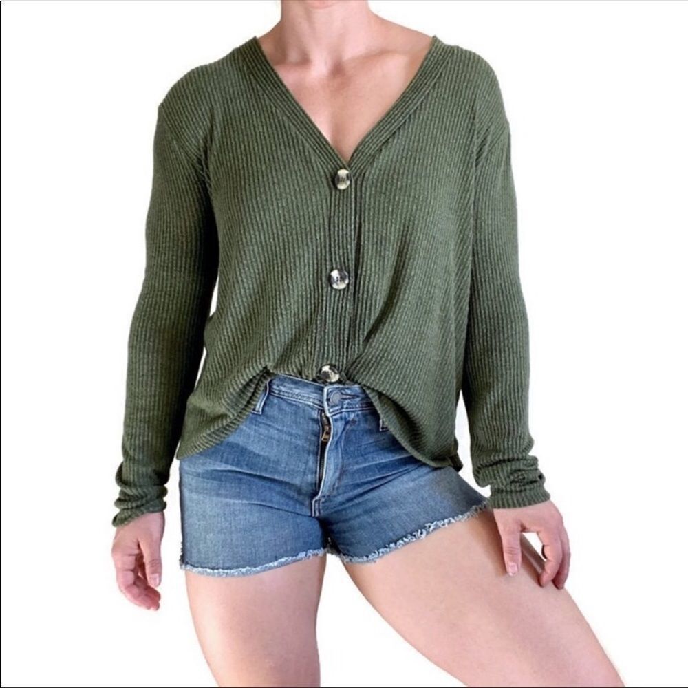 Socialite Button Front Ribbed Top Size Small